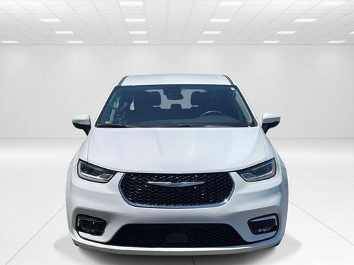 Bright White Clearcoat 2023 Chrysler Pacifica Touring-L