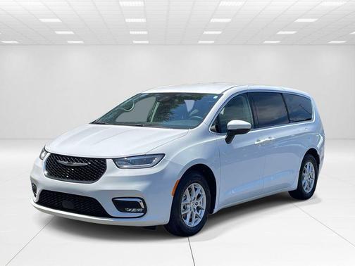 Bright White Clearcoat 2023 Chrysler Pacifica Touring-L