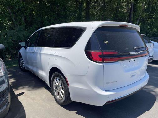 Bright White Clearcoat 2023 Chrysler Pacifica Touring-L