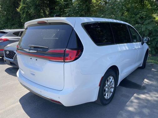 Bright White Clearcoat 2023 Chrysler Pacifica Touring-L
