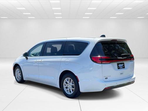 Bright White Clearcoat 2023 Chrysler Pacifica Touring-L