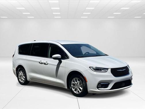 Bright White Clearcoat 2023 Chrysler Pacifica Touring-L