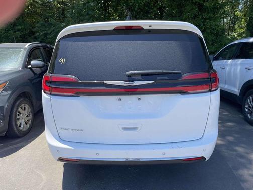 Bright White Clearcoat 2023 Chrysler Pacifica Touring-L