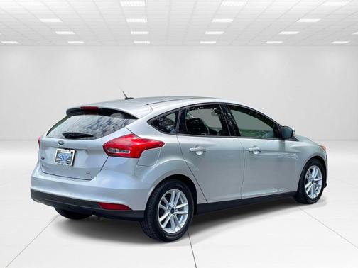 Ingot Silver 2017 Ford Focus SE