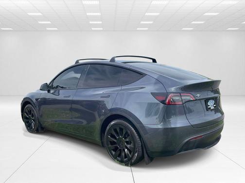 Midnight Silver Metallic 2023 Tesla Model Y Long Range