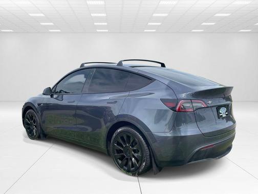 Midnight Silver Metallic 2023 Tesla Model Y Long Range