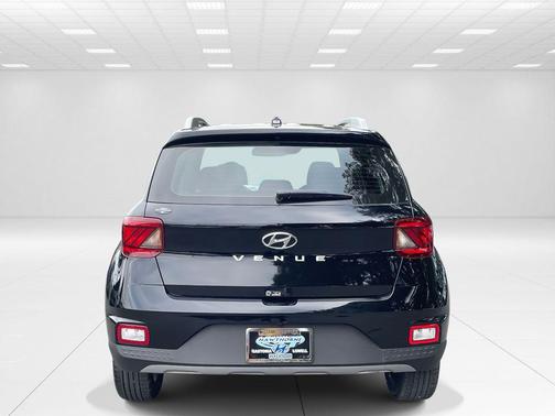 Onyx Black 2026 Hyundai VENUE SEL