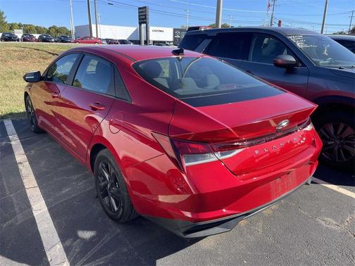 2022 Hyundai ELANTRA SEL
