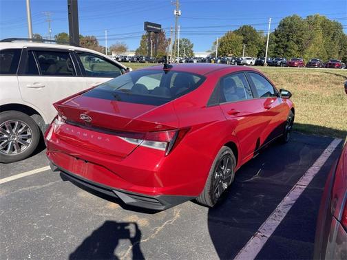 2022 Hyundai ELANTRA SEL
