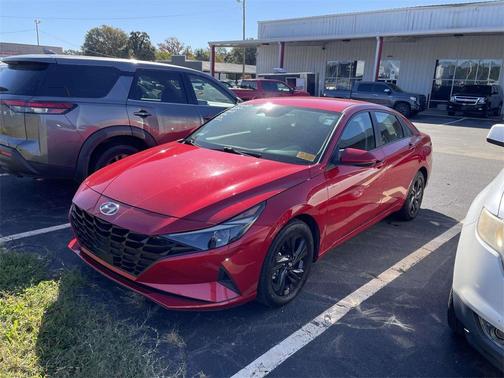 2022 Hyundai ELANTRA SEL