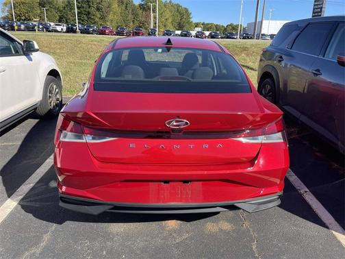 2022 Hyundai ELANTRA SEL