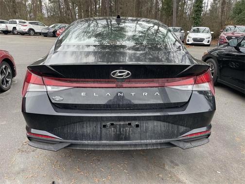 2023 Hyundai ELANTRA SE