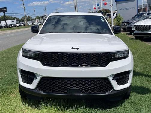 Bright White Clearcoat 2023 Jeep Grand Cherokee Altitude