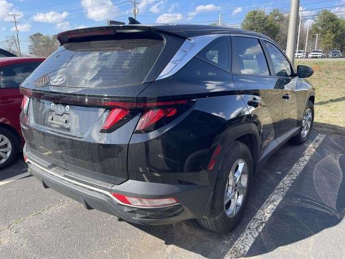 2023 Hyundai TUCSON SE