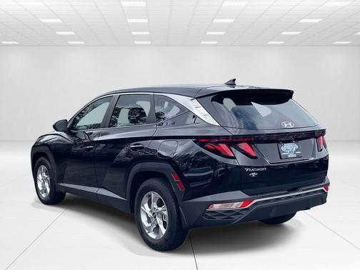 2023 Hyundai TUCSON SE