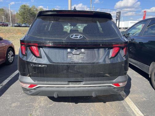 2023 Hyundai TUCSON SE