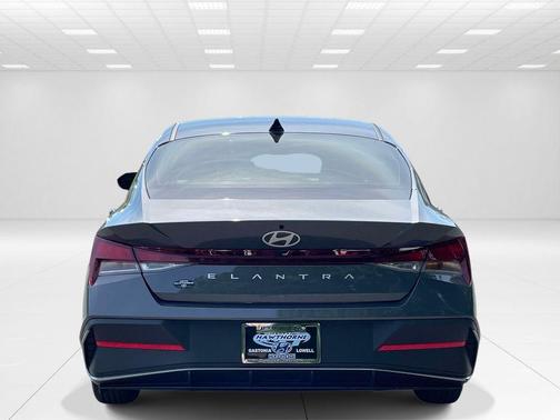 Gray 2025 Hyundai ELANTRA SE