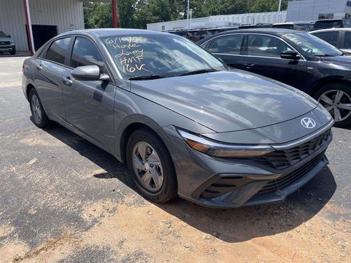 Gray 2025 Hyundai ELANTRA SE