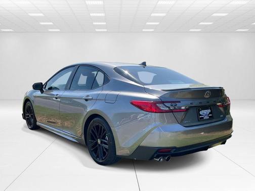 Metal 2026 Toyota Camry SE