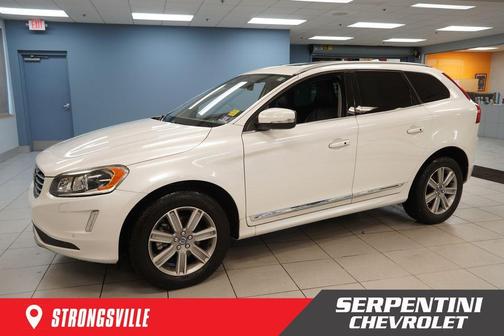 Crystal White Pearl 2017 Volvo XC60 T5 Inscription