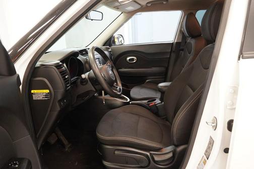 Clear White 2016 Kia Soul Base