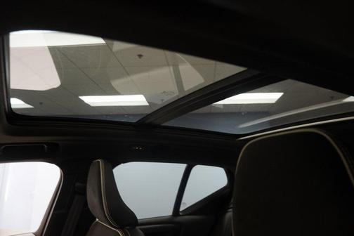 2022 Volvo XC40 T5 R-Design