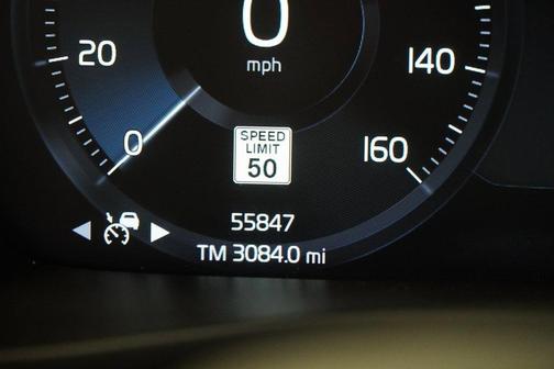 2022 Volvo XC40 T5 R-Design