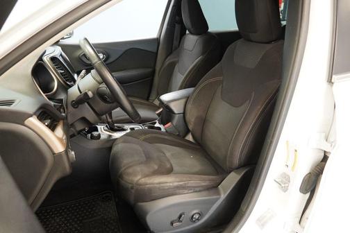 Bright White Clearcoat 2017 Jeep Cherokee Latitude