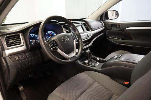 Blizzard Pearl 2019 Toyota Highlander LE