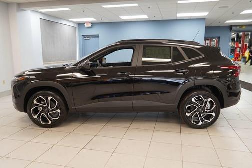 Mosaic Black Metallic 2026 Chevrolet Trax 2RS