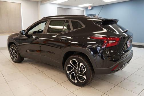 Mosaic Black Metallic 2026 Chevrolet Trax 2RS