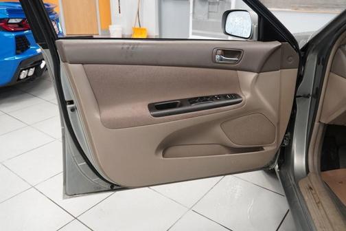 Gray 2005 Toyota Camry LE