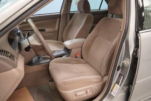 Gray 2005 Toyota Camry LE