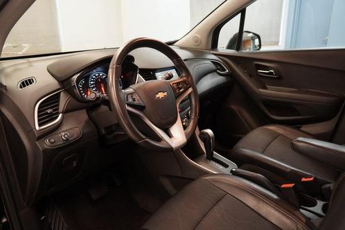 Mosaic Black Metallic 2018 Chevrolet Trax LT