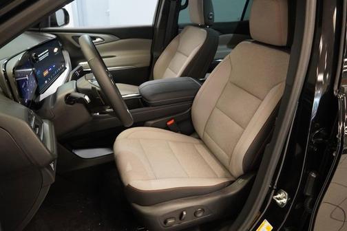 Mosaic Black Metallic 2026 Chevrolet Traverse LT