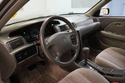 Cashmere Beige Metallic 2000 Toyota Camry LE