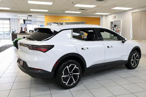 2026 Chevrolet Equinox EV LT 2