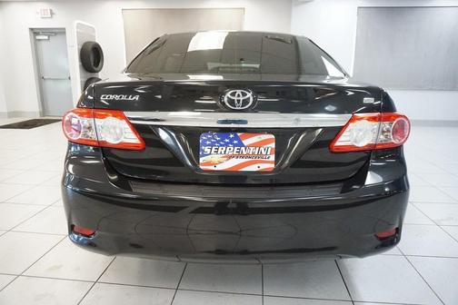 Photo 4 of 23 of 2013 Toyota Corolla LE