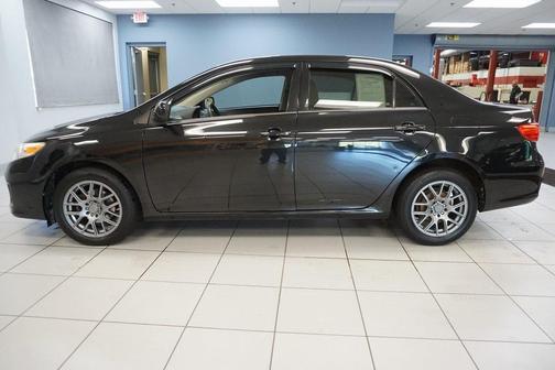 Photo 2 of 23 of 2013 Toyota Corolla LE