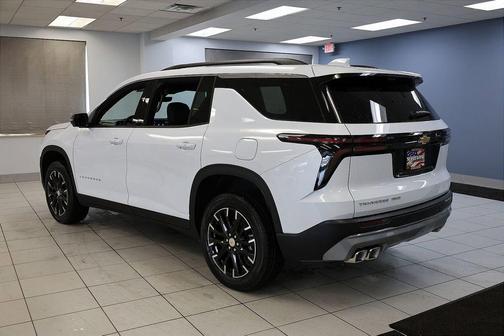 Polar White 2026 Chevrolet Traverse LT
