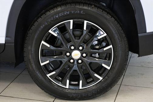 Polar White 2026 Chevrolet Traverse LT