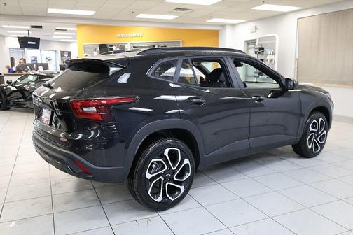 Mosaic Black Metallic 2026 Chevrolet Trax 2RS