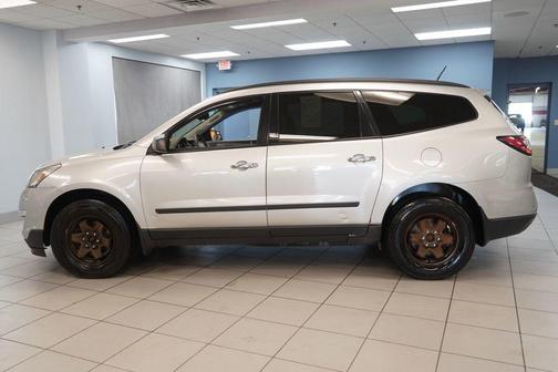Silver Ice Metallic 2016 Chevrolet Traverse LS