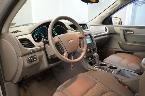 Silver Ice Metallic 2016 Chevrolet Traverse LS