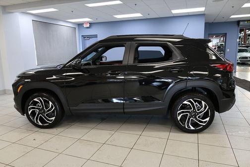 Mosaic Black Metallic 2026 Chevrolet Trailblazer RS