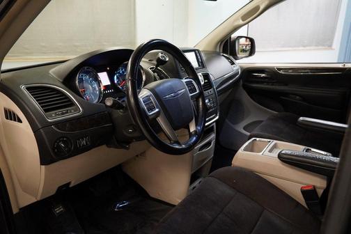 2011 Chrysler Town & Country Touring