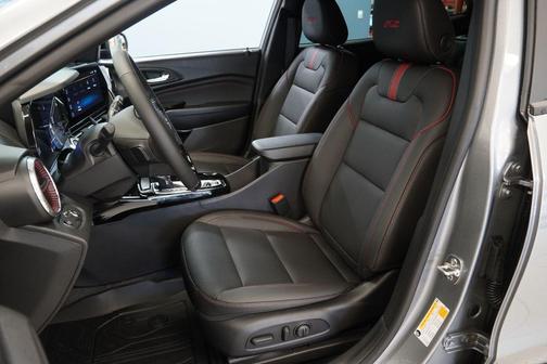 Sterling Gray Metallic 2026 Chevrolet Trax 2RS