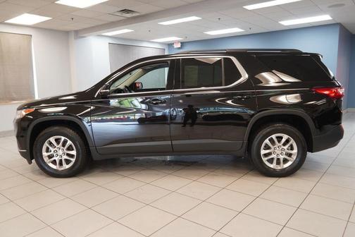 Mosaic Black Metallic 2020 Chevrolet Traverse LT Cloth
