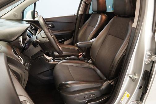 Silver Ice Metallic 2018 Chevrolet Trax LT