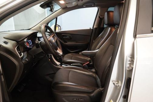 Silver Ice Metallic 2018 Chevrolet Trax LT